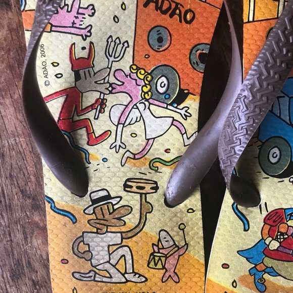 Havaianas Cartunistas! Fun Brazilian street party scene! US size 9, ER size 43. - Picture 3 of 5
